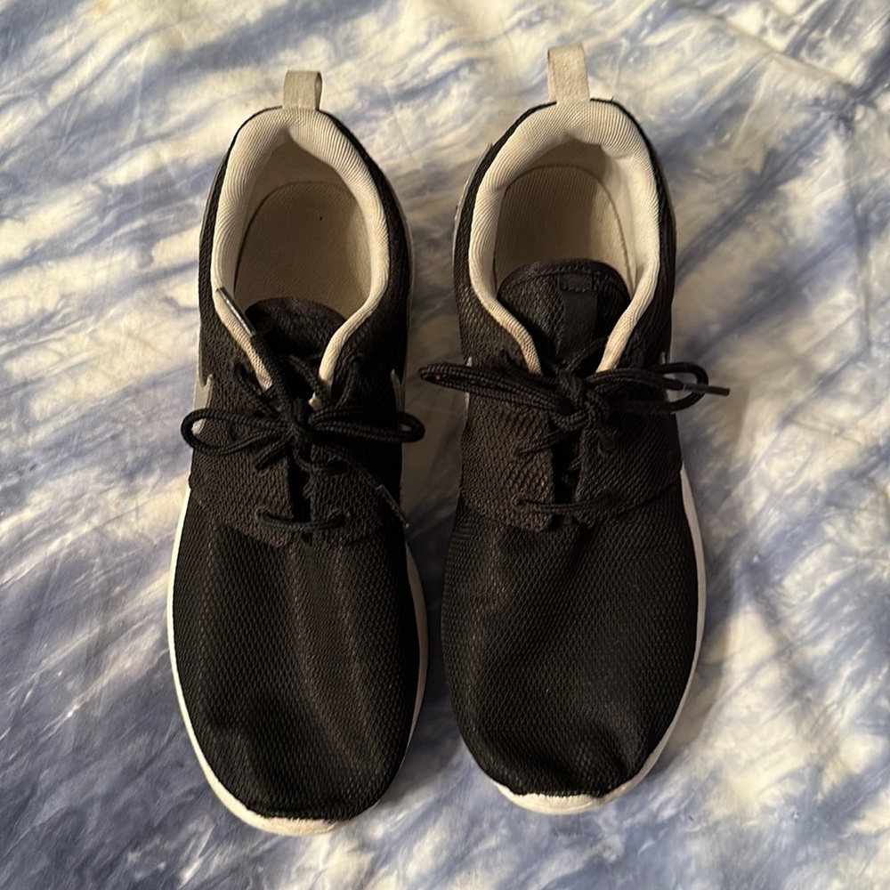 Nike roshe shoes